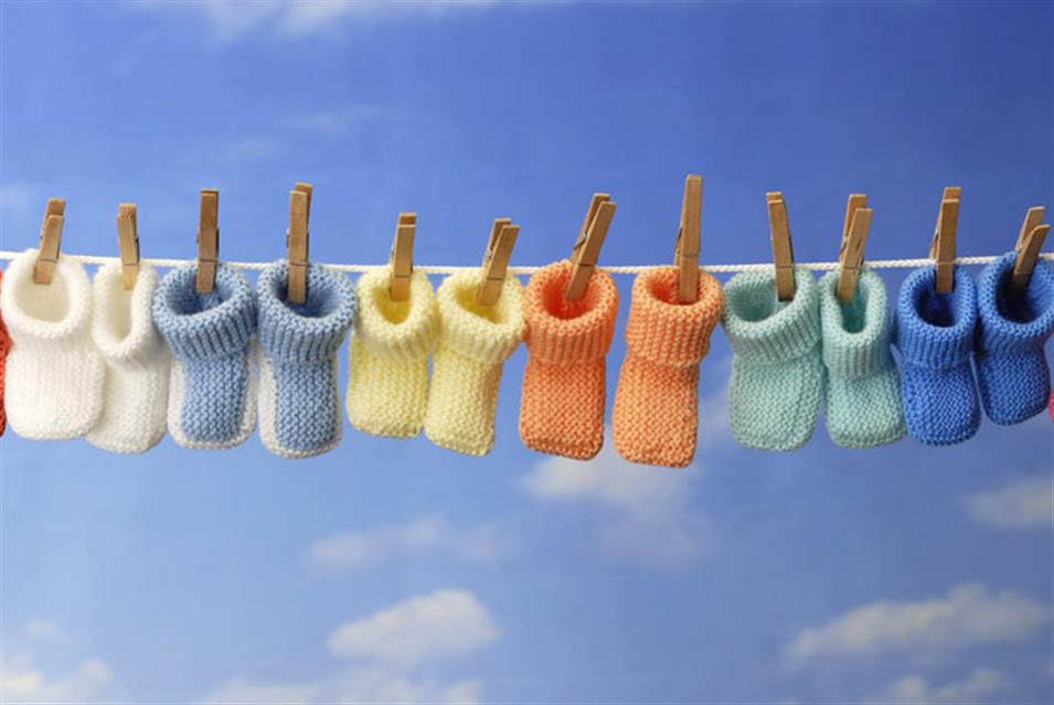Quần áo của bé nên được phơi dưới nắng hoặc sấy khô nhé!